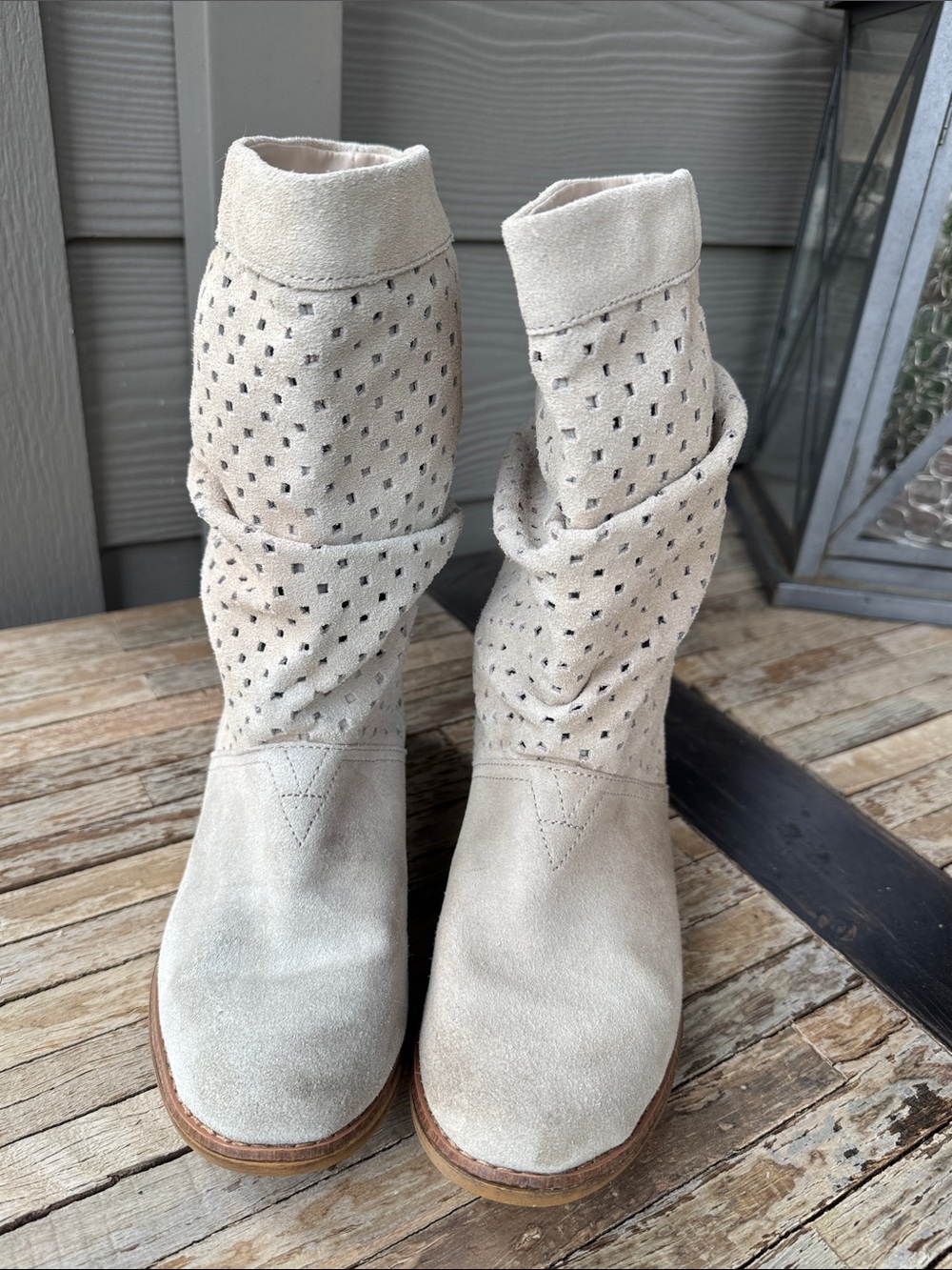 Toms Taupe Serra Suede Perforated Slouch Boots Womens 6 western coastal cowgirl